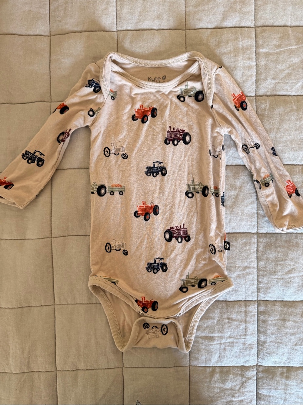 Kyte Baby Long Sleeve Bodysuit in Tractor. 6-12 MO